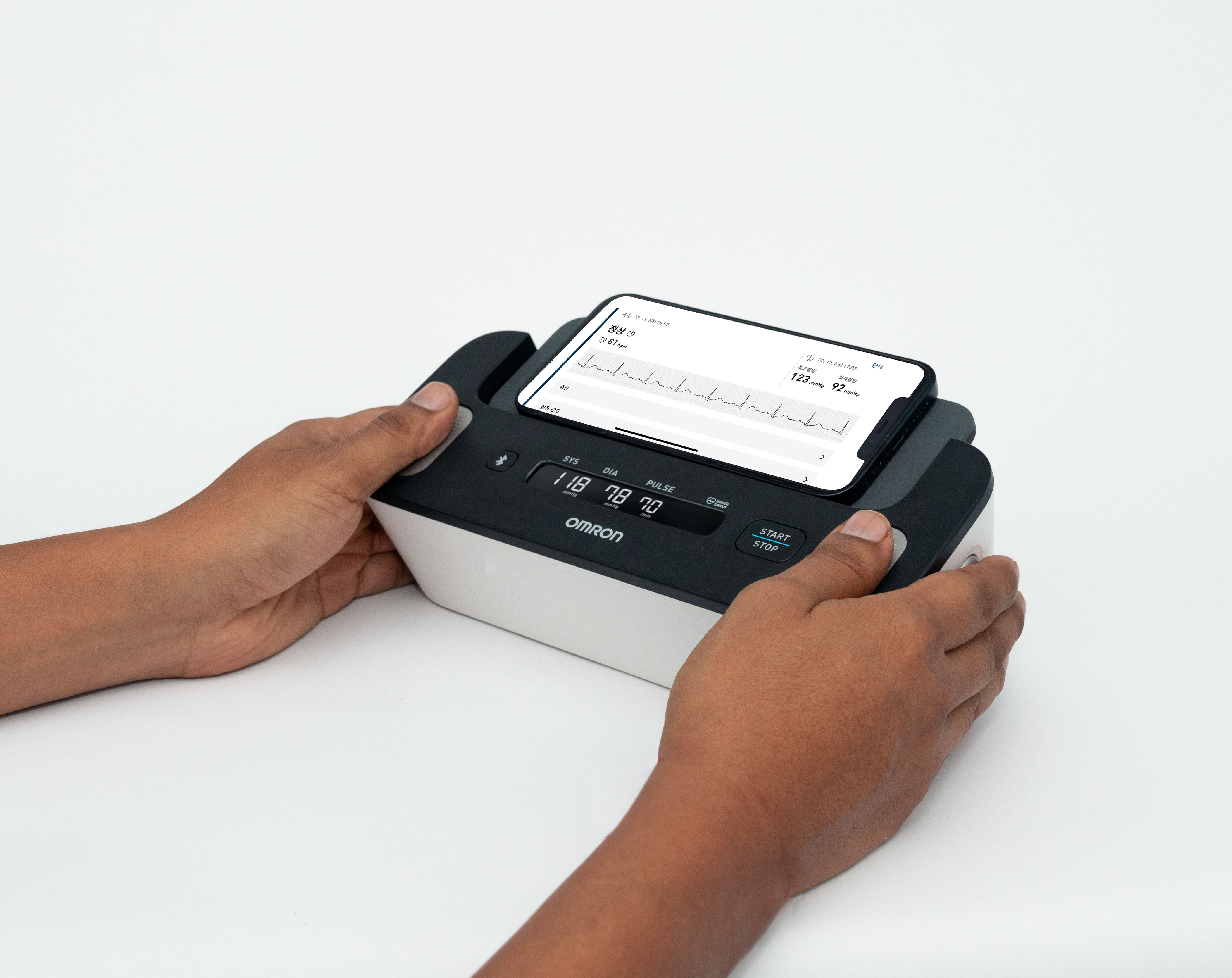 오므론 컴플리트 심전도 동시 측정 혈압계 HEM-7530T 썸네일 4