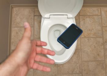 phone-in-toilet.jpg